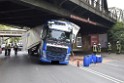 LKW blieb unter Bruecke haengen Koeln Ehrenfeld Innere Kanalstr Hornstr P045